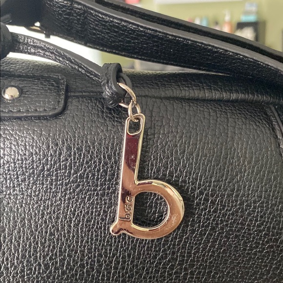 b.o.c. Black Shoulder Bag with Classic Elegance - Picture 6 of 16